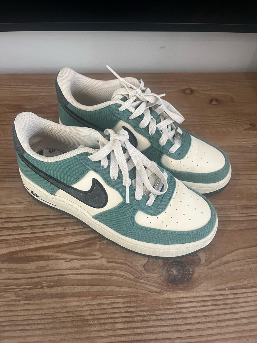 Nike Women’s Teal and White Air Force 1 Sneakers - Picture 2 of 7